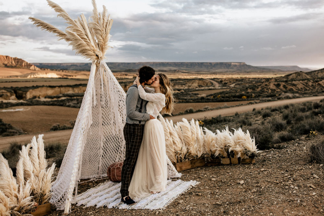 сухоцветы на свадьбе, свадебная арка с сухоцветами 