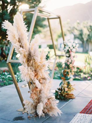 сухоцветы на свадьбе, свадебная арка с сухоцветами 