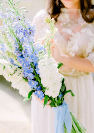 высокий букет невесты, свадебный букет 2021, букет из цветов с высокими стеблями 