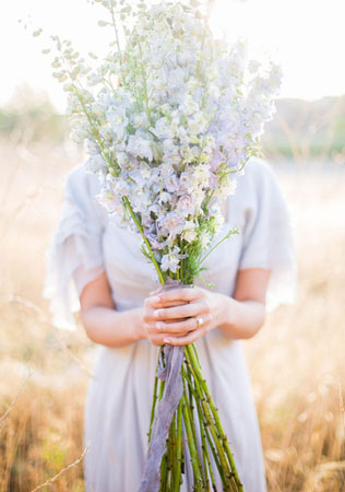 высокий букет невесты, свадебный букет 2021, букет из цветов с высокими стеблями 