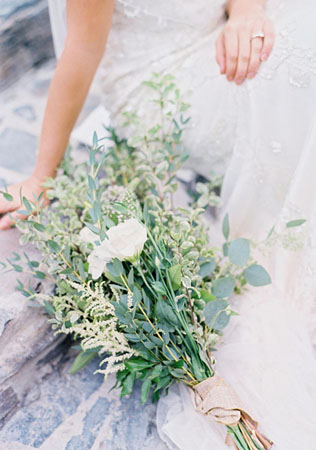 высокий букет невесты, свадебный букет 2021, букет из цветов с высокими стеблями 