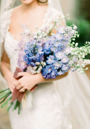 высокий букет невесты, свадебный букет 2021, букет из цветов с высокими стеблями 