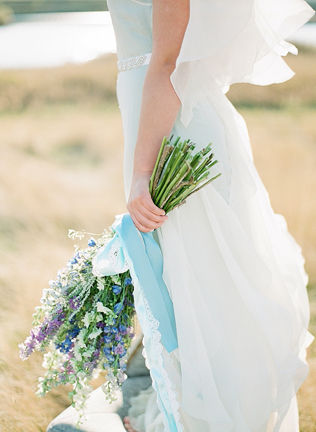 высокий букет невесты, свадебный букет 2021, букет из цветов с высокими стеблями 