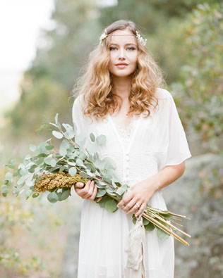 высокий букет невесты, свадебный букет 2021, букет из цветов с высокими стеблями 