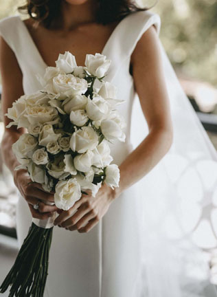 высокий букет невесты, свадебный букет 2021, букет из цветов с высокими стеблями 