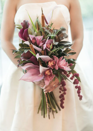 высокий букет невесты, свадебный букет 2021, букет из цветов с высокими стеблями 