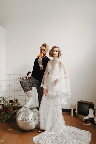 зеркальные шары в декоре свадьбы, диско шар на свадьбе 