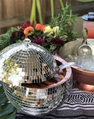 зеркальные шары в декоре свадьбы, диско шар на свадьбе 