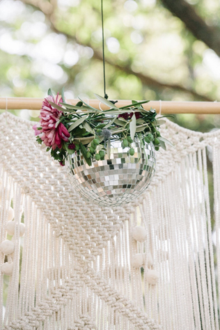 зеркальные шары в декоре свадьбы, диско шар на свадьбе 