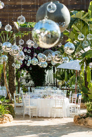 зеркальные шары в декоре свадьбы, диско шар на свадьбе 