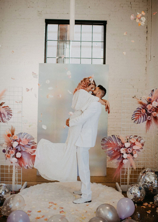 зеркальные шары в декоре свадьбы, диско шар на свадьбе 