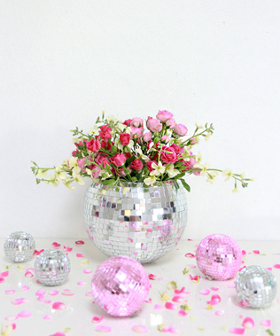 зеркальные шары в декоре свадьбы, диско шар на свадьбе 