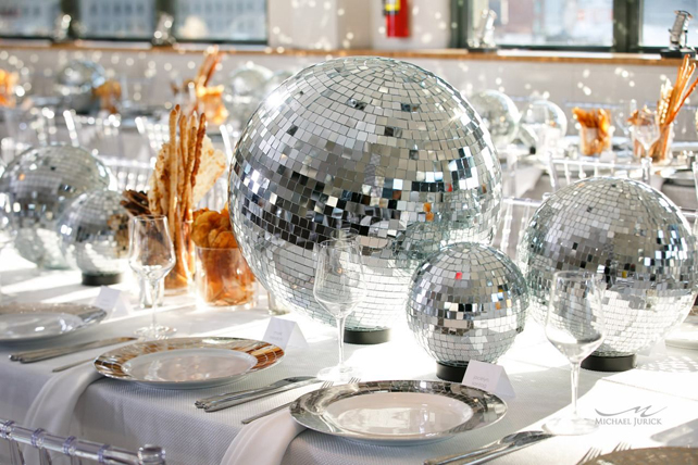 зеркальные шары в декоре свадьбы, диско шар на свадьбе 