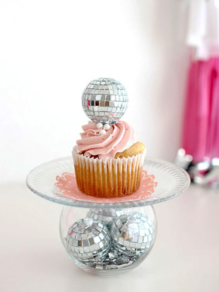 зеркальные шары в декоре свадьбы, диско шар на свадьбе 