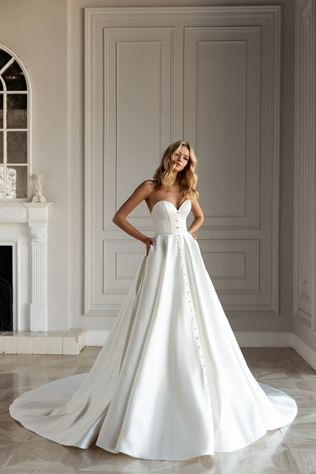 Роскошь в простоте: свадебные платья Eva Lendel 2021 