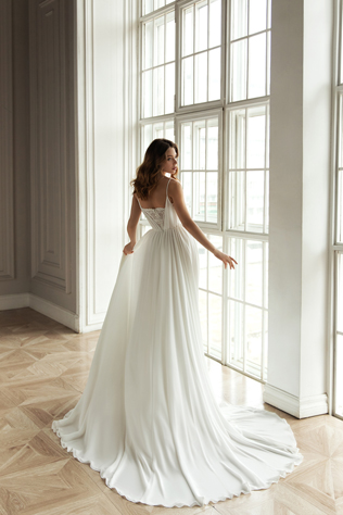 Роскошь в простоте: свадебные платья Eva Lendel 2021 