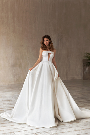 Роскошь в простоте: свадебные платья Eva Lendel 2021 