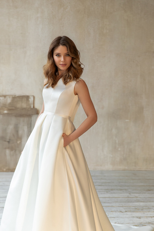 Роскошь в простоте: свадебные платья Eva Lendel 2021 