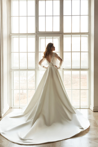 Роскошь в простоте: свадебные платья Eva Lendel 2021 