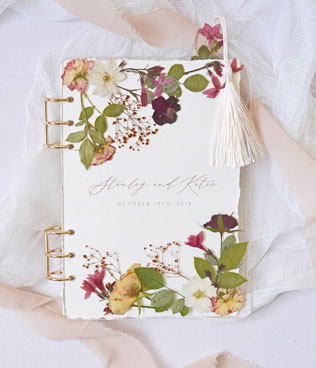 гербарий в декоре свадьбы, книга пожеланий с высушенными цветами 