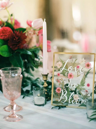 гербарий в декоре свадьбы, табличка с высушенными цветами 