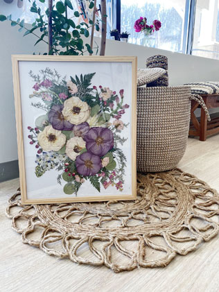 гербарий в декоре свадьбы, панно с высушенными цветами из букета невесты 