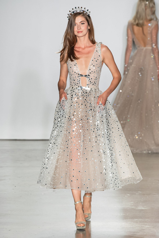 Прозрачный намёк: свадебные платья Inbal Dror 2021 