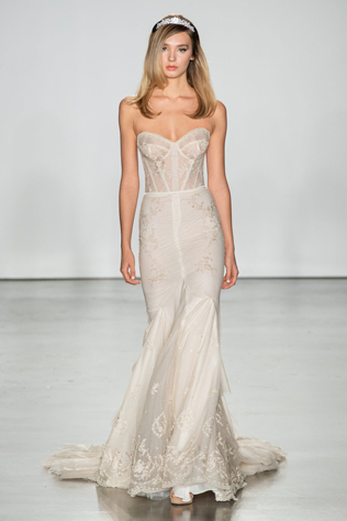 Прозрачный намёк: свадебные платья Inbal Dror 2021 