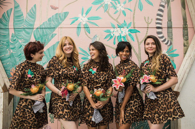 леопардовый принт на свадьбе, подружки невесты в леопардовом 