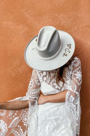 невеста в шляпе, свадебная шляпа с индивидуальным декором 