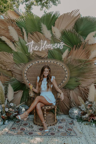 Экзотика на свадьбе: сухие пальмовые листья в декоре, задники и фотофоны 