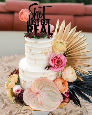 Экзотика на свадьбе: сухие пальмовые листья в декоре, торт 