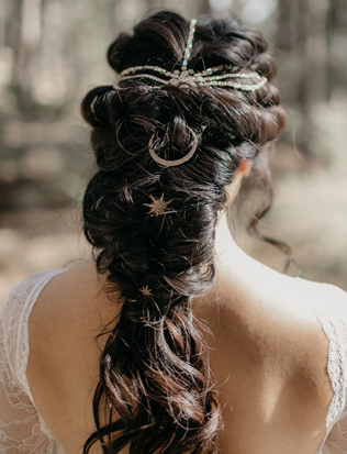 свадебные прически 2022, сложное плетение 