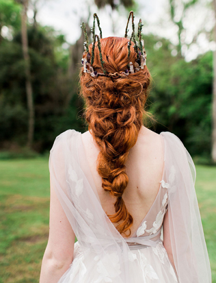 свадебные прически 2022, сложное плетение 