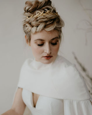 свадебные прически 2022, сложное плетение 