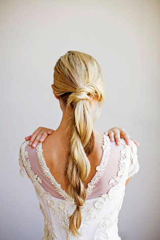 свадебные прически 2022, прическа со жгутами 