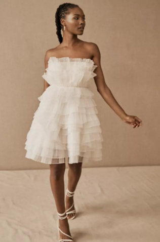 Старый тренд снова в моде: короткие свадебные платья 2022