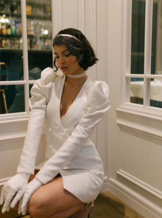 Старый тренд снова в моде: короткие свадебные платья 2022