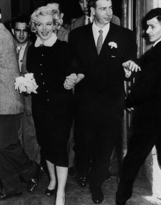 Образ на века: три свадебных платья Мэрилин Монро 