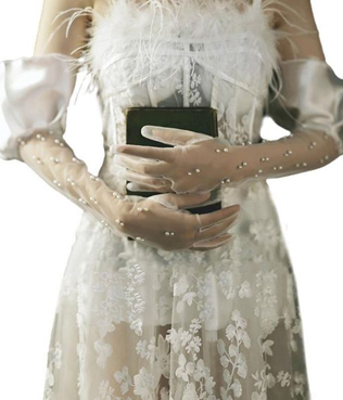 Современный лук для современной невесты: как сочетать перчатки со свадебным платьем в 2022 году 