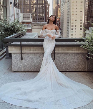 Современный лук для современной невесты: как сочетать перчатки со свадебным платьем в 2022 году 