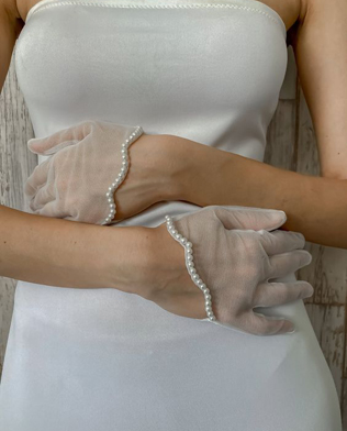 Современный лук для современной невесты: как сочетать перчатки со свадебным платьем в 2022 году 