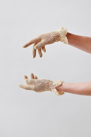 Современный лук для современной невесты: как сочетать перчатки со свадебным платьем в 2022 году 