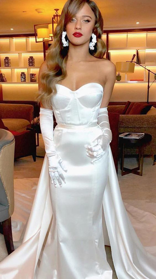 Современный лук для современной невесты: как сочетать перчатки со свадебным платьем в 2022 году 