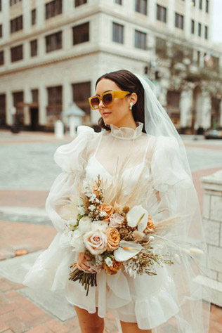 Главный свадебный аксессуар на весну-лето 2022: солнечные очки 