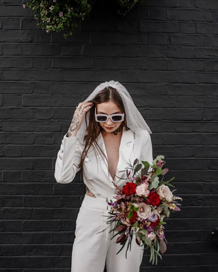 Главный свадебный аксессуар на весну-лето 2022: солнечные очки 