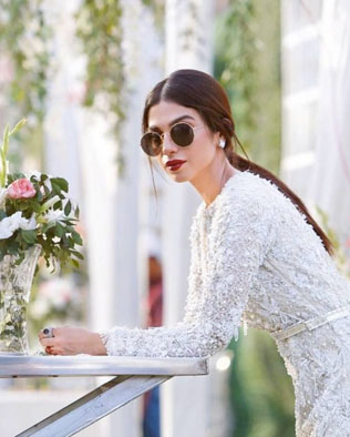 Главный свадебный аксессуар на весну-лето 2022: солнечные очки 