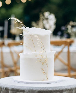 Тренды свадебных тортов в 2022 году 
