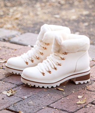 Образ невесты: как не замерзнуть на свадьбе зимой 