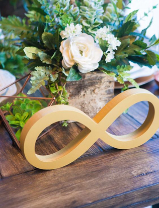 Тренд 2022: знак бесконечности на свадьбе 